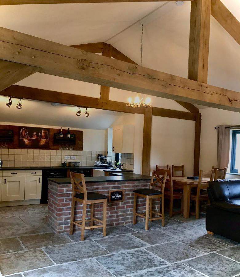 Trelaske Mill Cider Barn-With Hot Tub, Fire Pit Bbq Lewannick Esterno foto