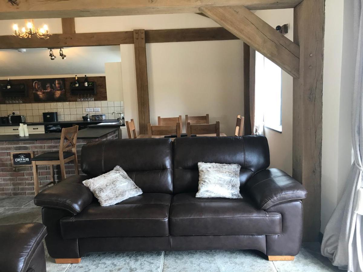 Trelaske Mill Cider Barn-With Hot Tub, Fire Pit Bbq Lewannick Esterno foto