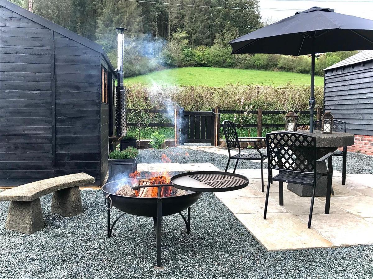 Trelaske Mill Cider Barn-With Hot Tub, Fire Pit Bbq Lewannick Esterno foto