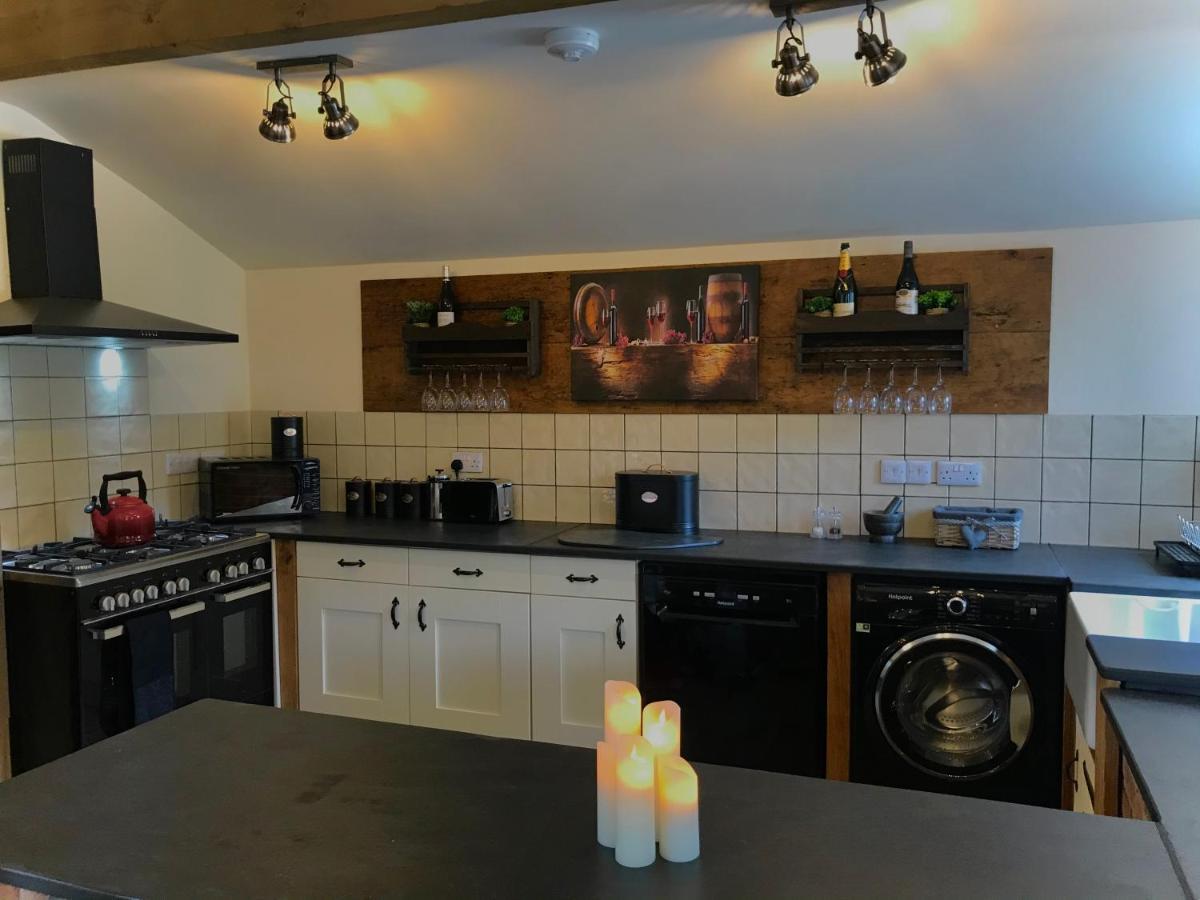 Trelaske Mill Cider Barn-With Hot Tub, Fire Pit Bbq Lewannick Esterno foto